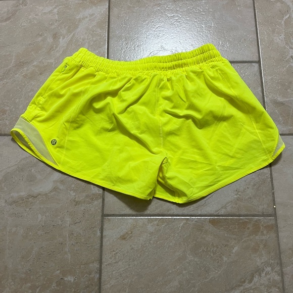 Lululemon Hotty Hot Low-Rise Lined Short 4” inch - Picture 3 of 3